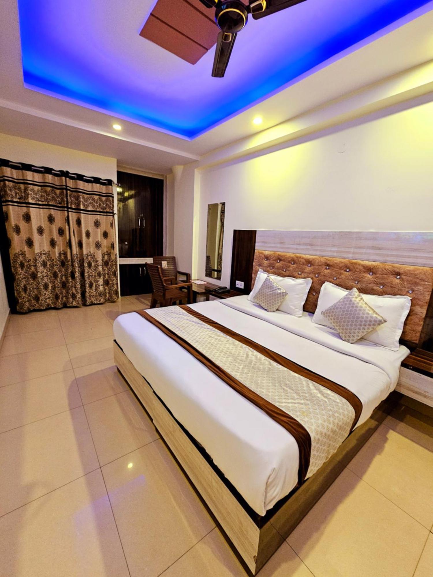 Hotel Crystal Inn Plaza Delhi Airport New Delhi Extérieur photo